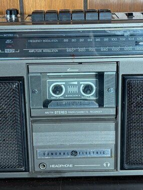 General Electric Boombox Model 3-5253B FM/AM Radio Cassette Player